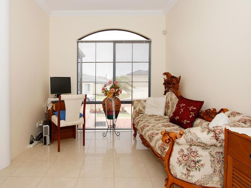 12 St Thomas Loop, Iluka WA 6028