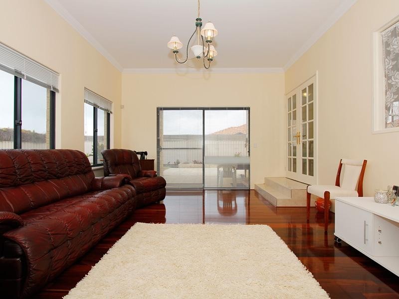 12 St Thomas Loop, Iluka WA 6028