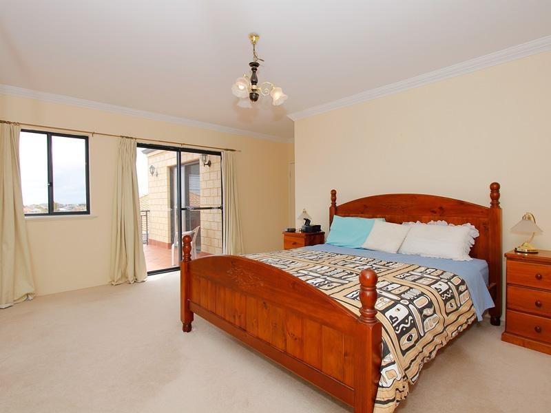 12 St Thomas Loop, Iluka WA 6028