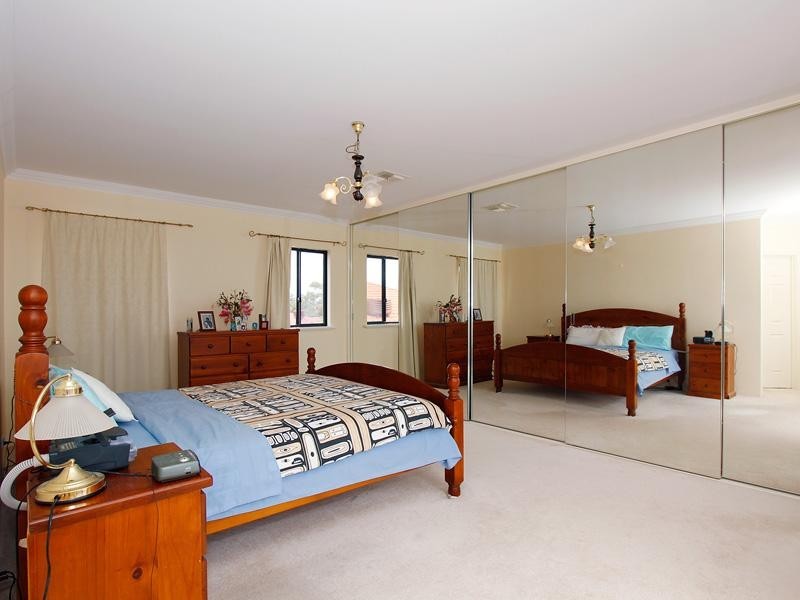 12 St Thomas Loop, Iluka WA 6028