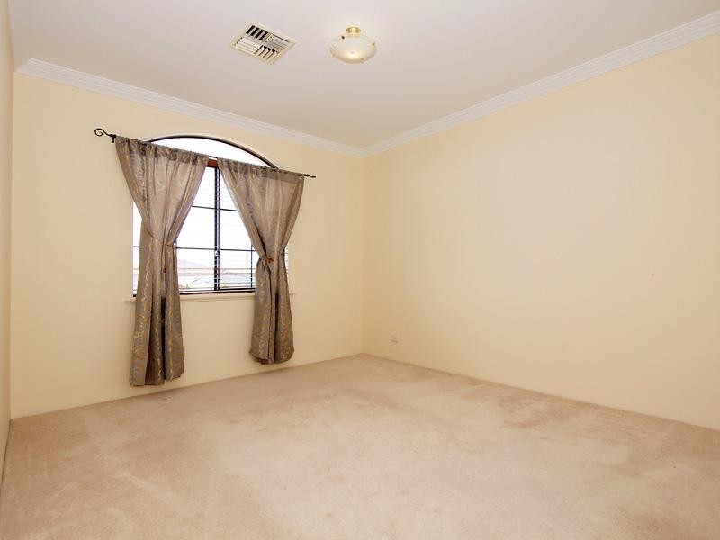 12 St Thomas Loop, Iluka WA 6028