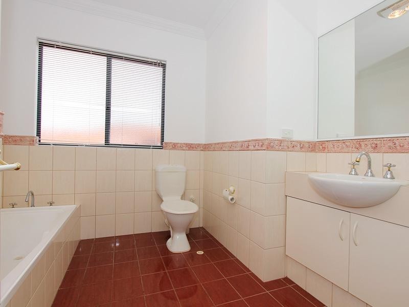 12 St Thomas Loop, Iluka WA 6028