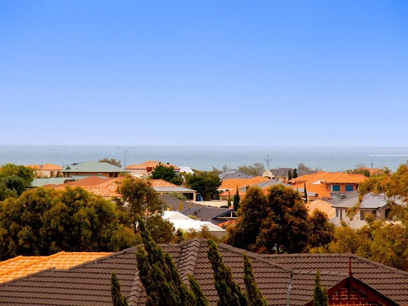 12 St Thomas Loop, Iluka WA 6028