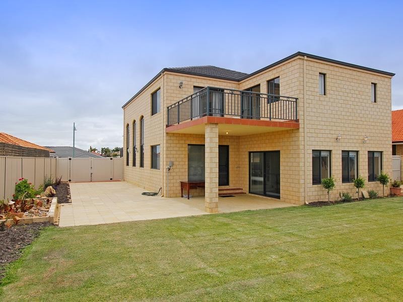 12 St Thomas Loop, Iluka WA 6028