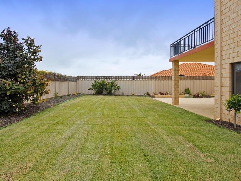 12 St Thomas Loop, Iluka WA 6028