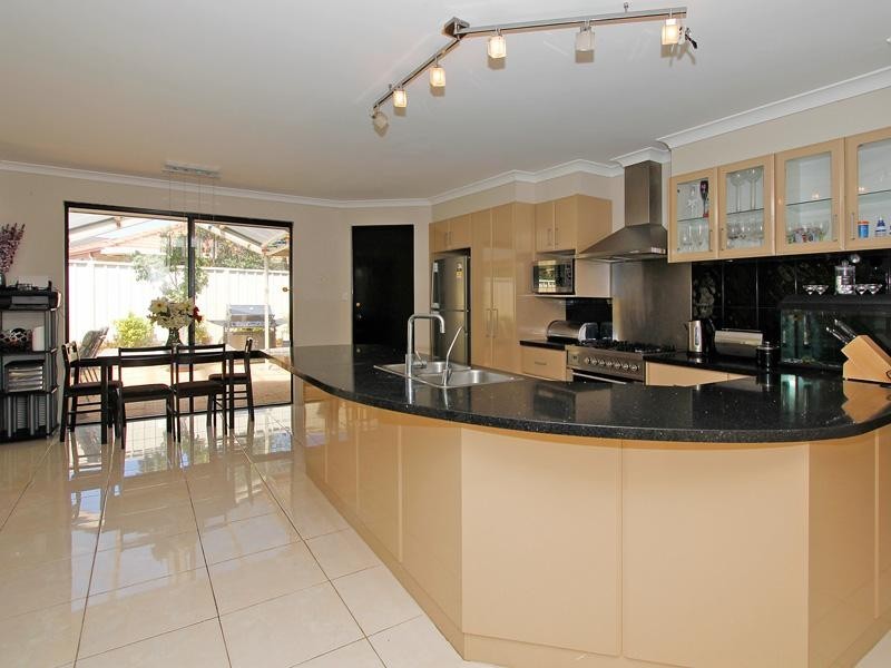25 St Stephens Crescent, Tapping WA 6065