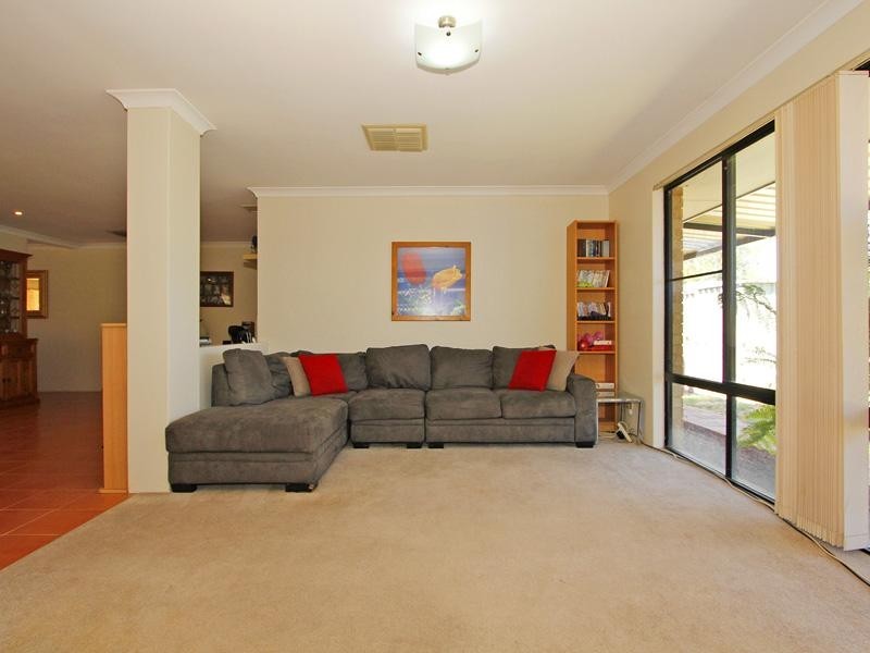 15 Coolamine Close, Carramar WA 6031