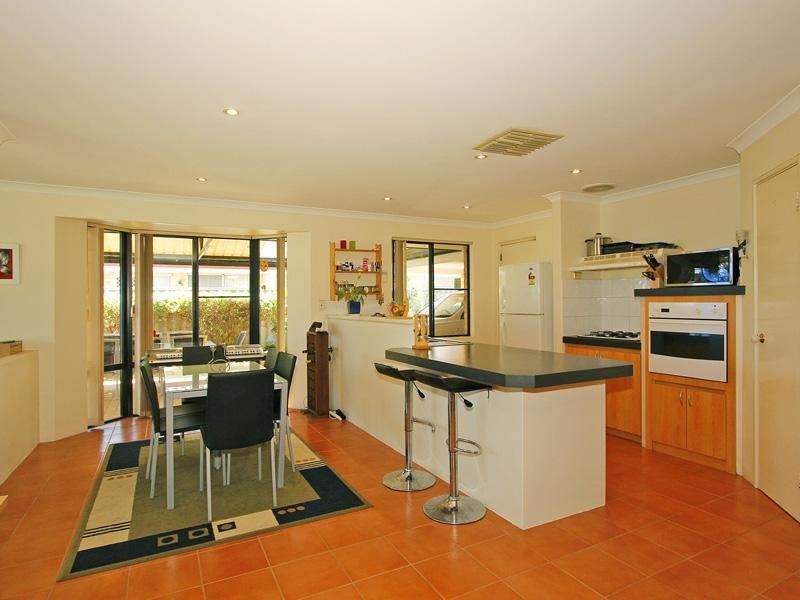 15 Coolamine Close, Carramar WA 6031