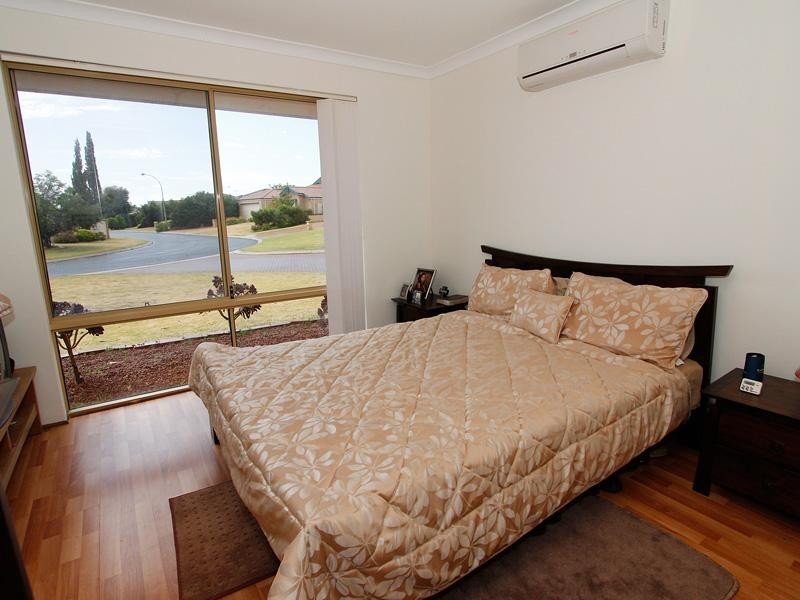 22B Combewood Loop, Carramar WA 6031