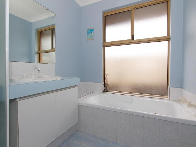 22B Combewood Loop, Carramar WA 6031