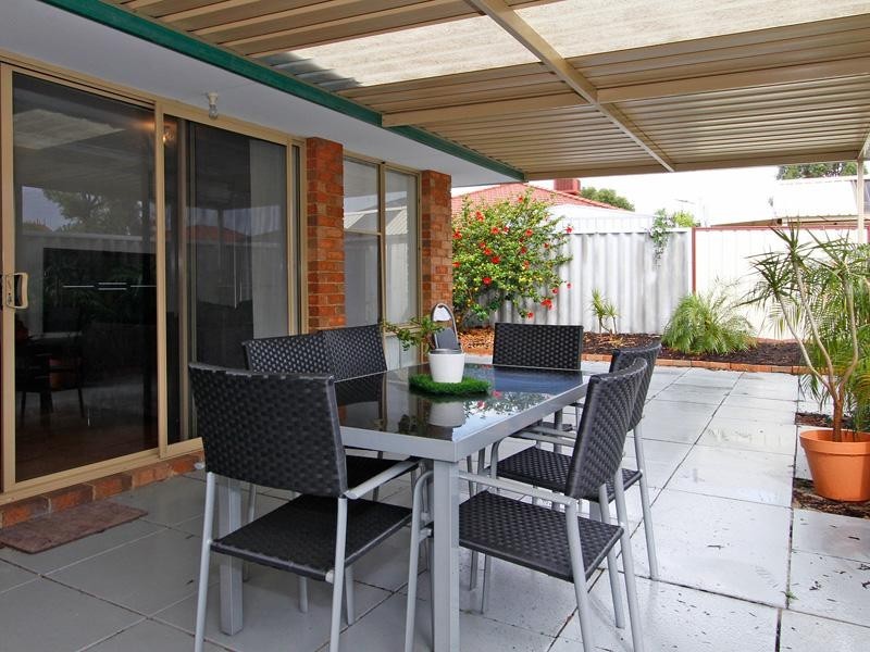 22B Combewood Loop, Carramar WA 6031