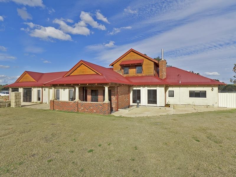 588 Neaves Road, Mariginiup WA 6065