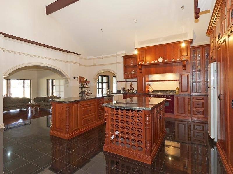 588 Neaves Road, Mariginiup WA 6065