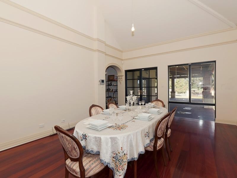 588 Neaves Road, Mariginiup WA 6065