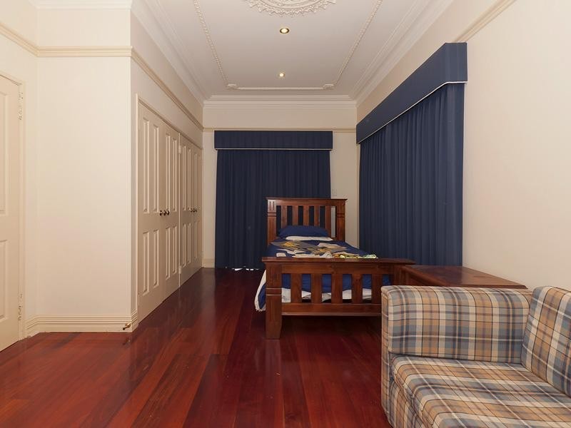 588 Neaves Road, Mariginiup WA 6065