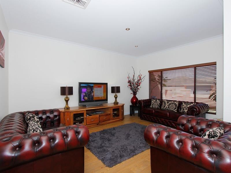 73 Keanefield Drive, Carramar WA 6031