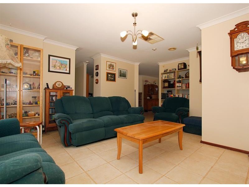 11 Fairlie Grove, Kinross WA 6028