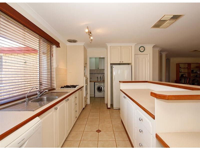 11 Fairlie Grove, Kinross WA 6028