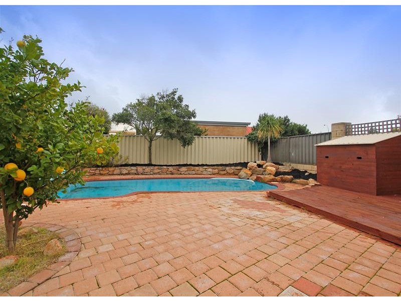 11 Fairlie Grove, Kinross WA 6028