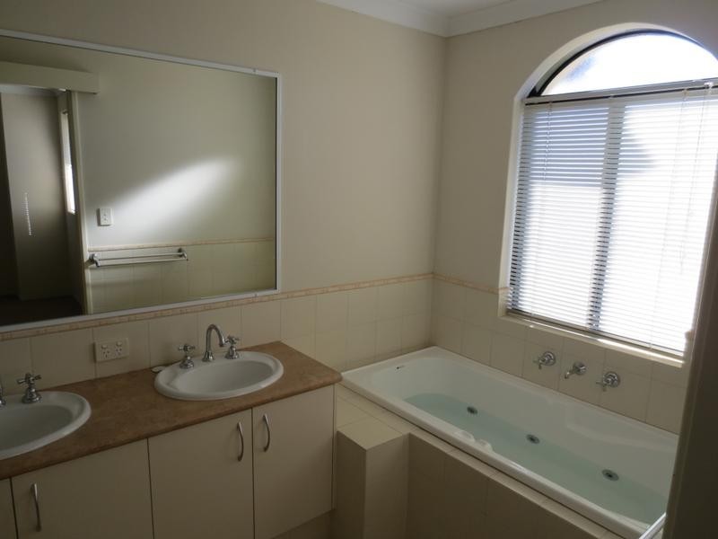 24 Russell Road, Madeley WA 6065