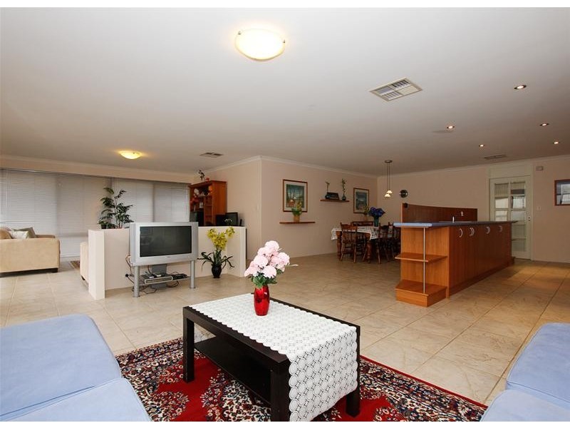 47 Palmerston Crescent, Tapping WA 6065