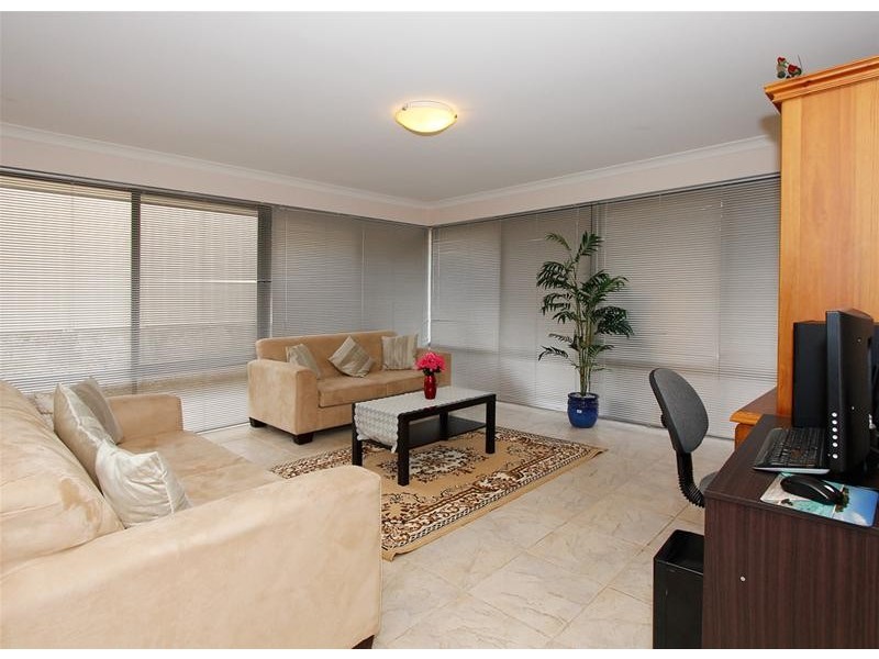 47 Palmerston Crescent, Tapping WA 6065