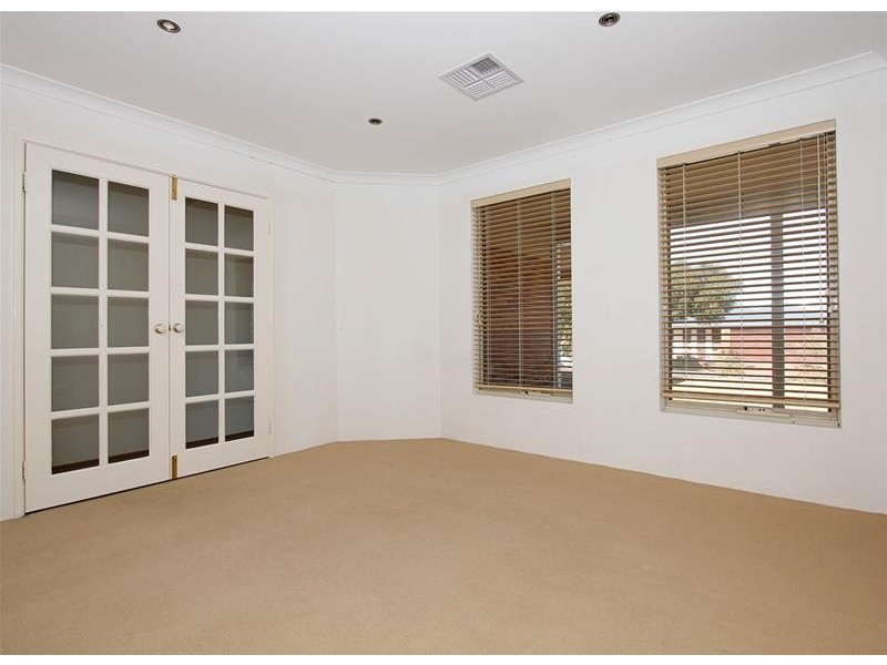 2 Overdene Pass, Banksia Grove WA 6031