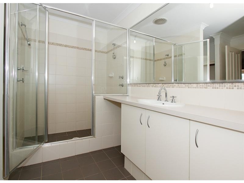 2 Overdene Pass, Banksia Grove WA 6031