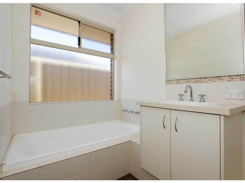 2 Overdene Pass, Banksia Grove WA 6031