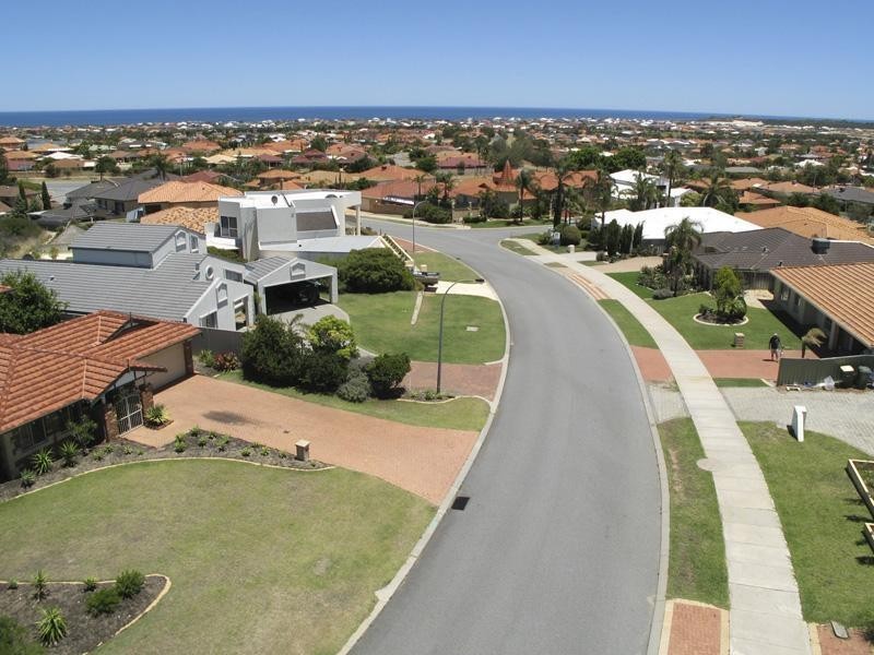 18 Meadowbrook Promenade, Currambine WA 6028