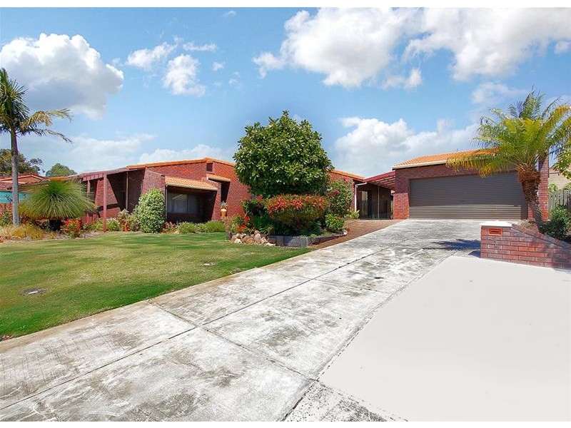 4 Glenfinnan Court, Hamersley WA 6022