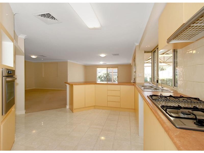 395 Kingsway, Landsdale WA 6065