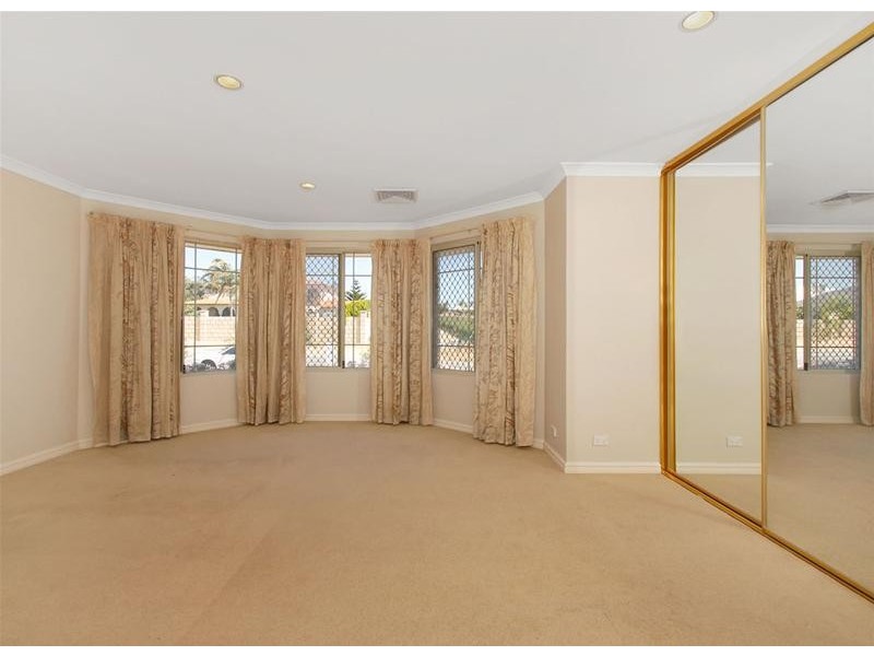 395 Kingsway, Landsdale WA 6065