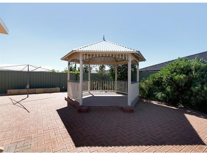 395 Kingsway, Landsdale WA 6065