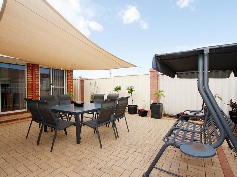 8/5 Yarra Court, Carramar WA 6031