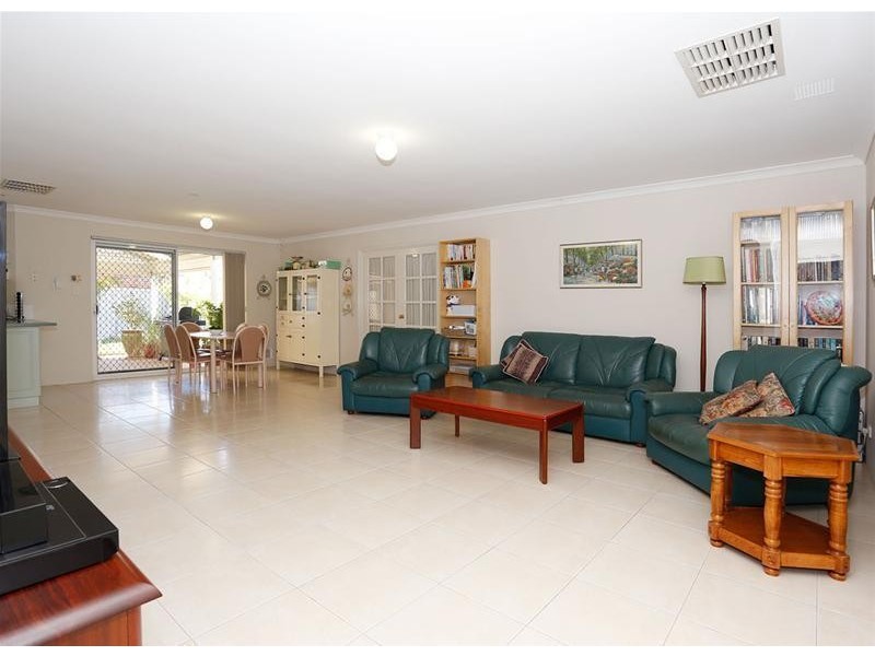 40 Woodbine Loop, Tapping WA 6065