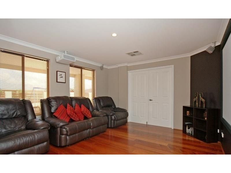 21 Woodbine Loop, Tapping WA 6065