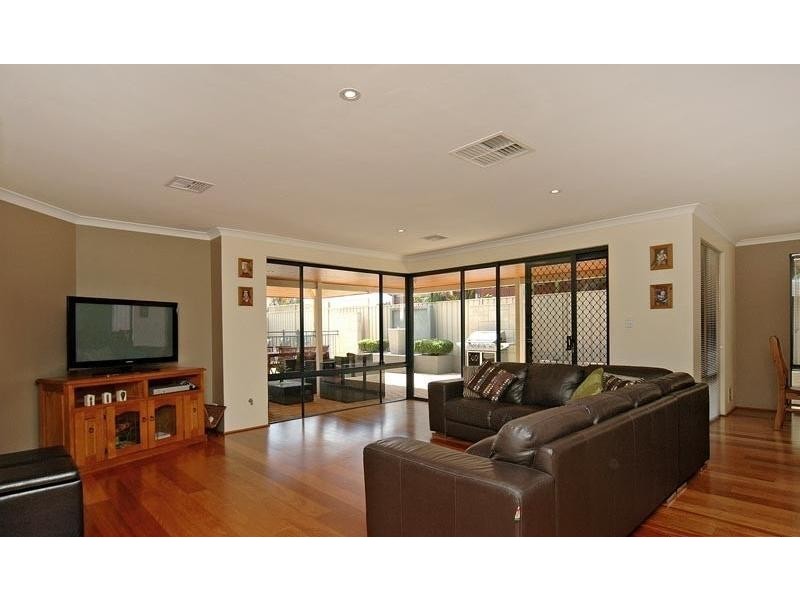 21 Woodbine Loop, Tapping WA 6065