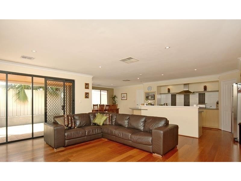 21 Woodbine Loop, Tapping WA 6065