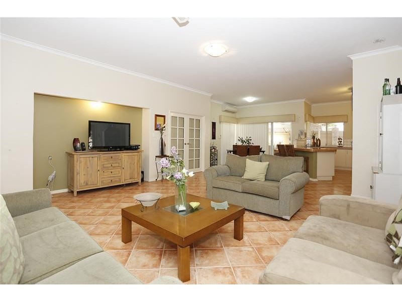 77 Willespie Drive, Pearsall WA 6065