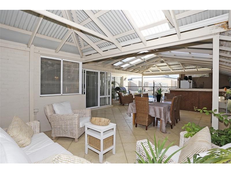 77 Willespie Drive, Pearsall WA 6065