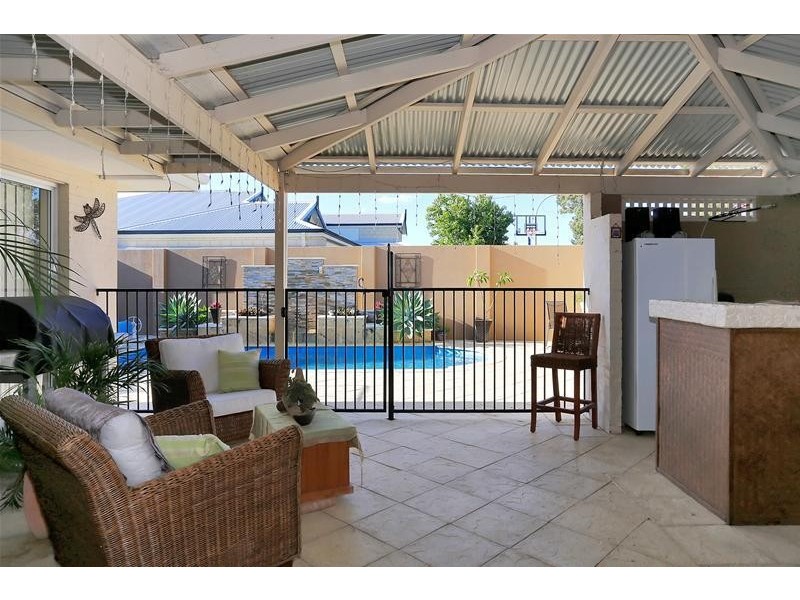 77 Willespie Drive, Pearsall WA 6065