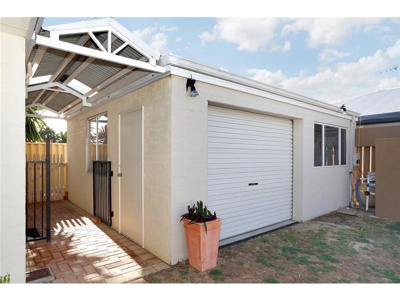 77 Willespie Drive, Pearsall WA 6065