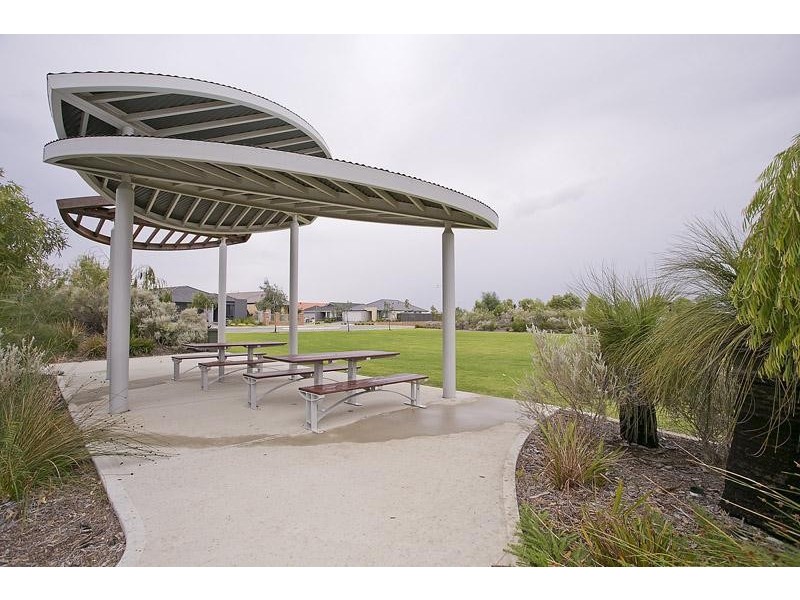 84 Kurrajong Boulevard, Banksia Grove WA 6031