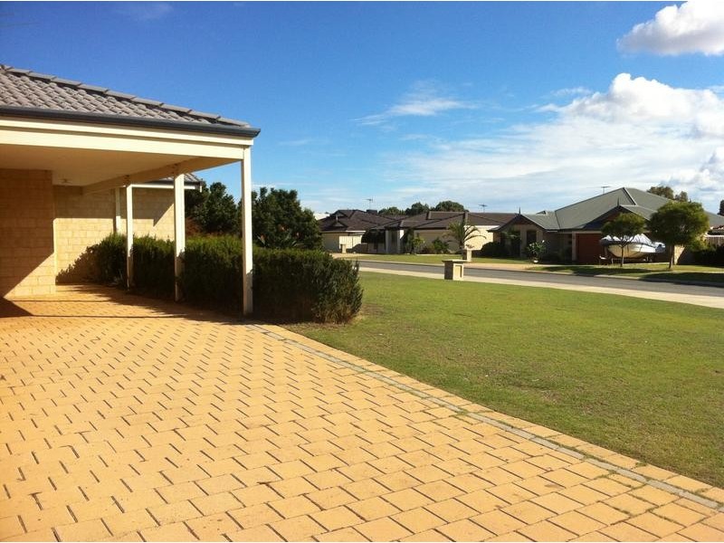69 MacNaughton Crescent, Kinross WA 6028