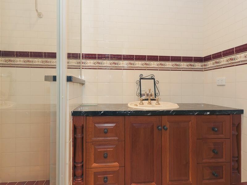 588 Neaves Road, Mariginiup WA 6065