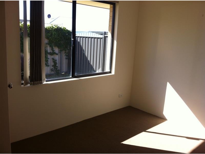 3 Robur Way, Banksia Grove WA 6031