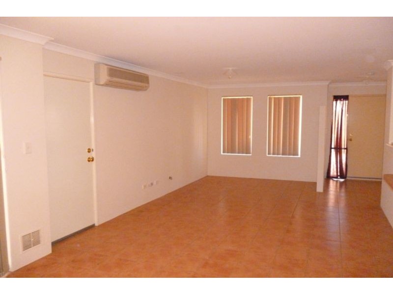 4/5 Yarra COURT, Carramar WA 6031