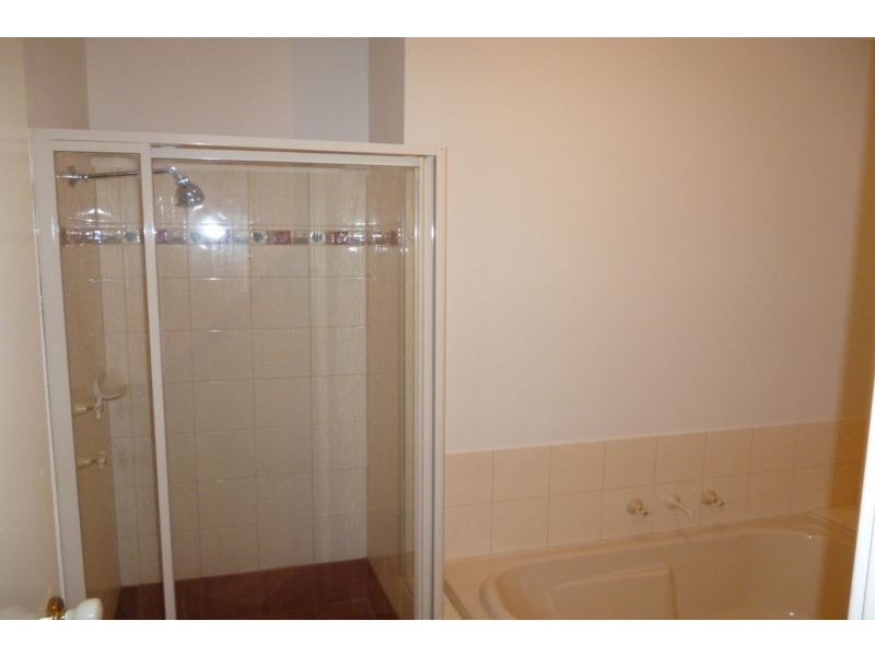 4/5 Yarra COURT, Carramar WA 6031