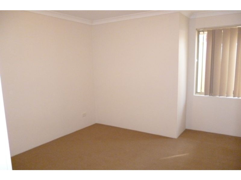 4/5 Yarra COURT, Carramar WA 6031